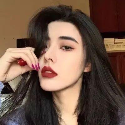 奇怪的她